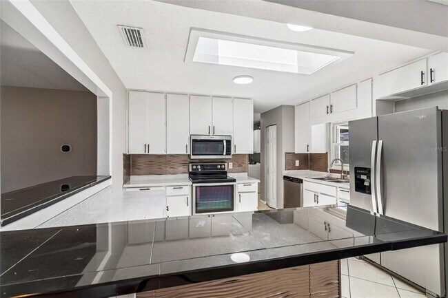 Building Photo - 7111 Gateway Ct