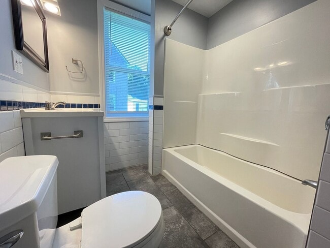 Building Photo - 31 Front St