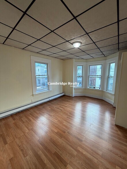 Building Photo - 18 Linden St
