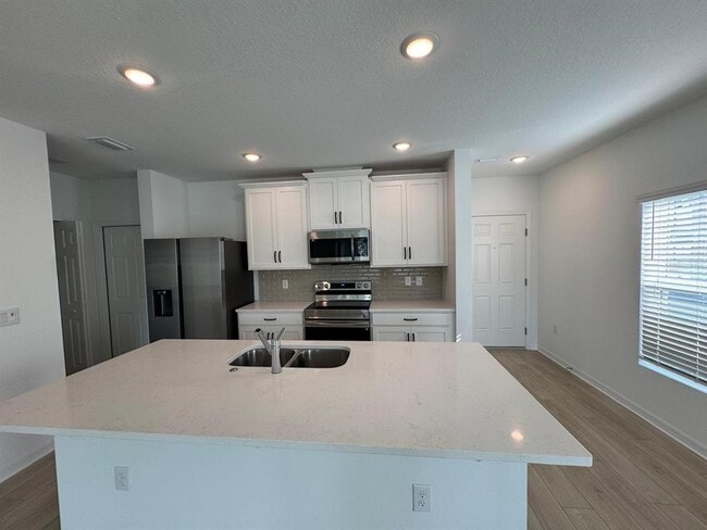 Building Photo - 466 Thompson Vlg Ave