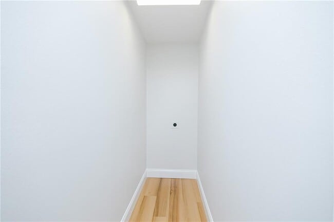 Building Photo - 5041 Alexander Ave