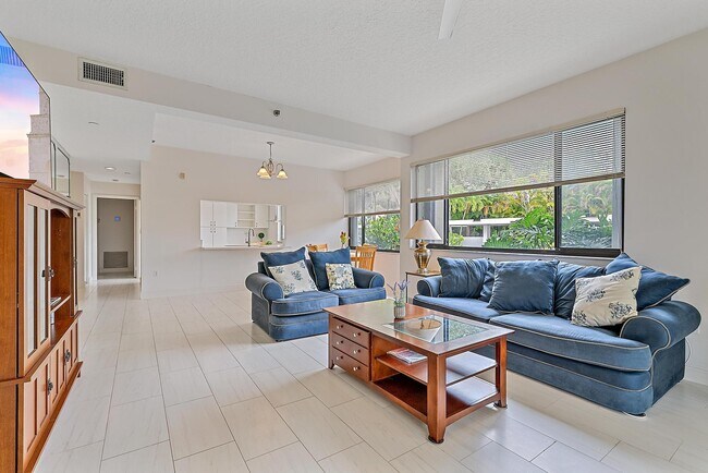 Building Photo - 811 Oak Harbour Dr