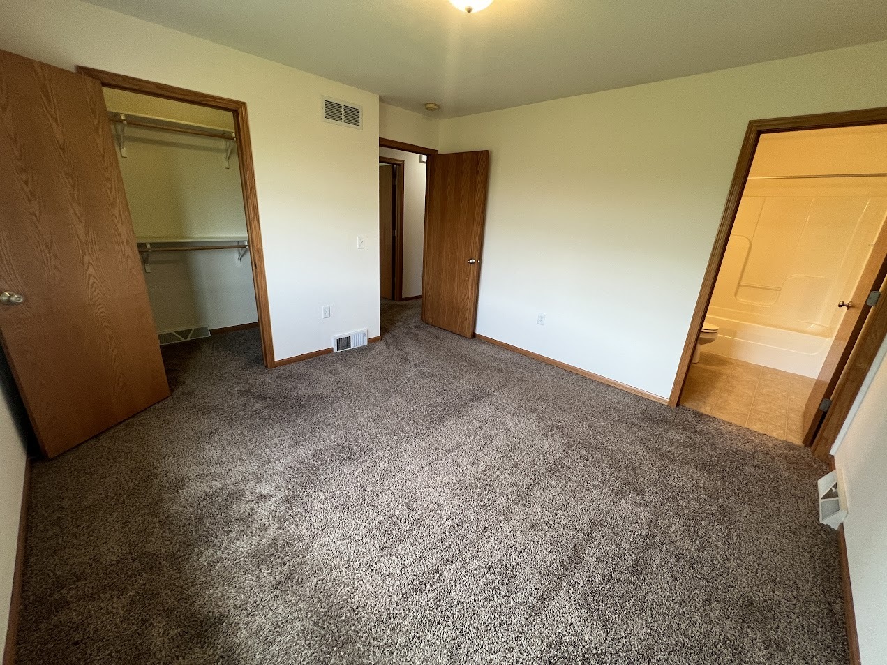 Building Photo - 1207 Temple Dr