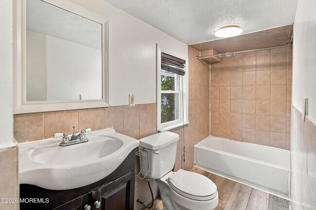 Building Photo - 1310 Summerfield Ave