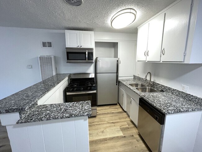 Interior Photo - 15758 Sherman Way