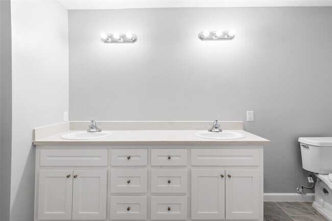 Building Photo - 10922 Village Trail Dr