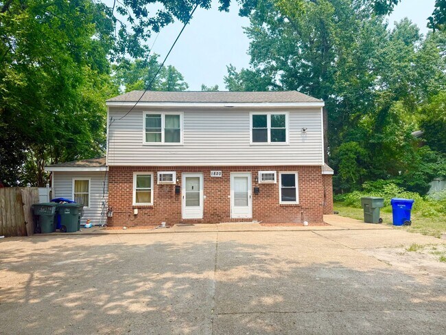 Building Photo - 1820 Parkview Ave