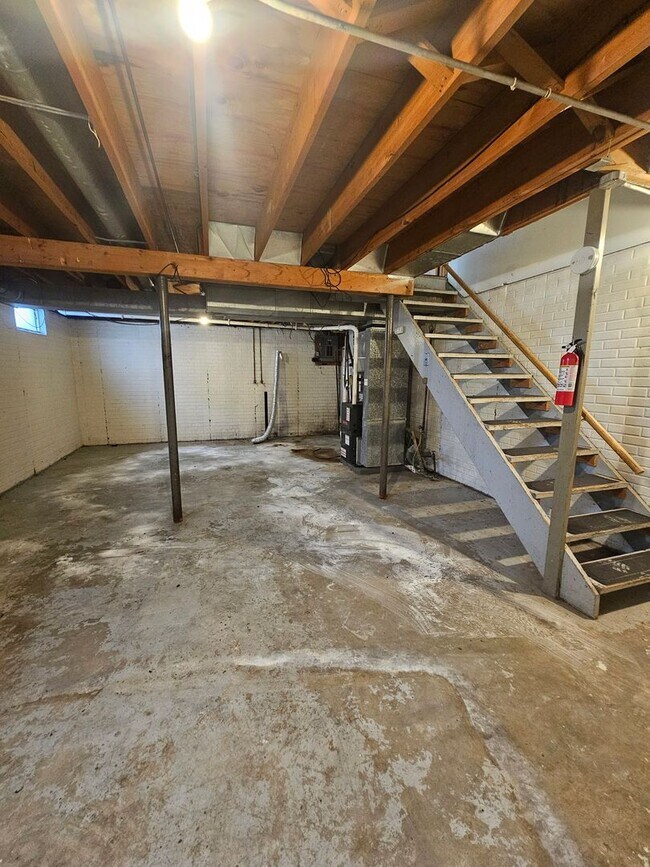 Building Photo - 4132 N Elsie Ave