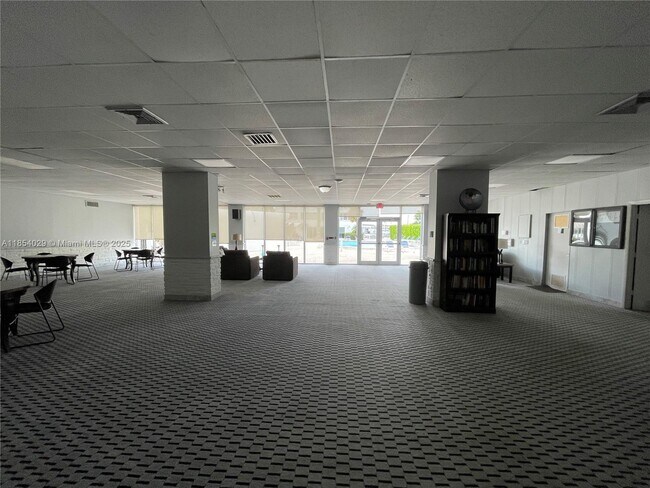 Building Photo - 2100 Sans Souci Blvd