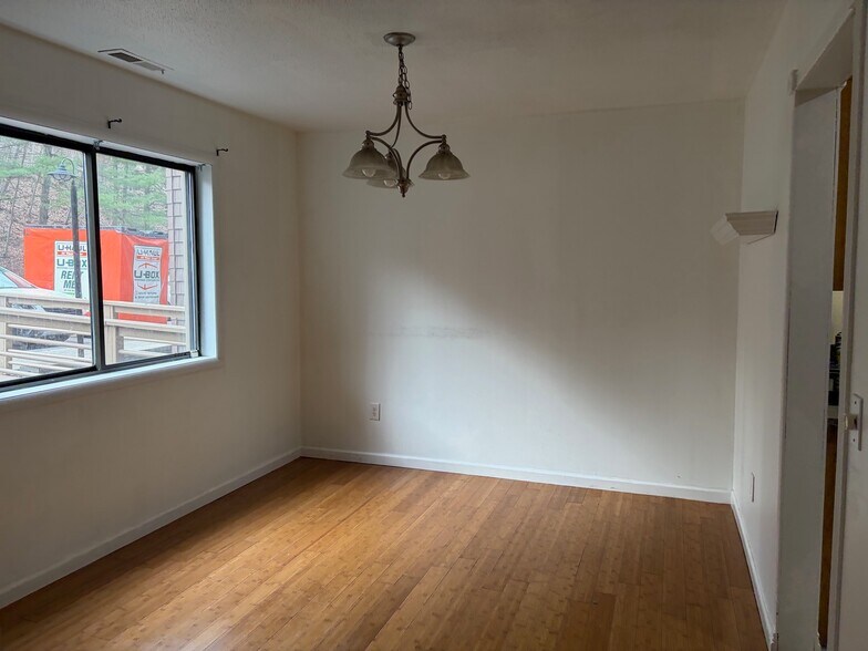 Building Photo - 166 Old Brookfield Rd