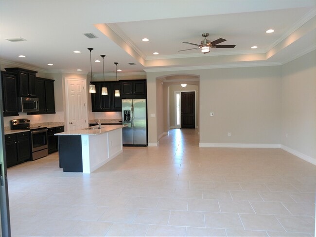 Building Photo - Unfurnished Annual Rental - Lovely 3 Bedroom Home in Calusa Park. Nicely upgraded and Pet Friendly