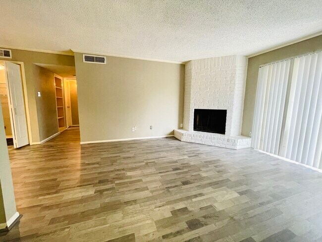 Building Photo - 2800 Jeanetta St