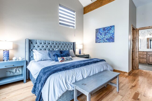 Building Photo - Modern Mountain Home in Desirable Pinebrook