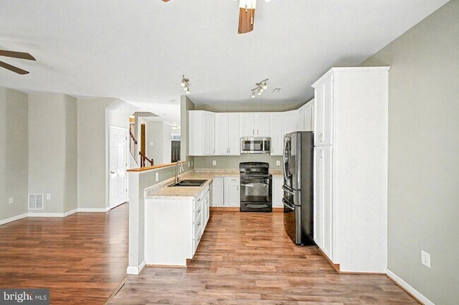 Building Photo - 5218 Drakes Ct