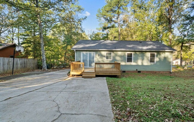 Building Photo - Updated 3-Bed Ranch w/ Modern Touches in D...