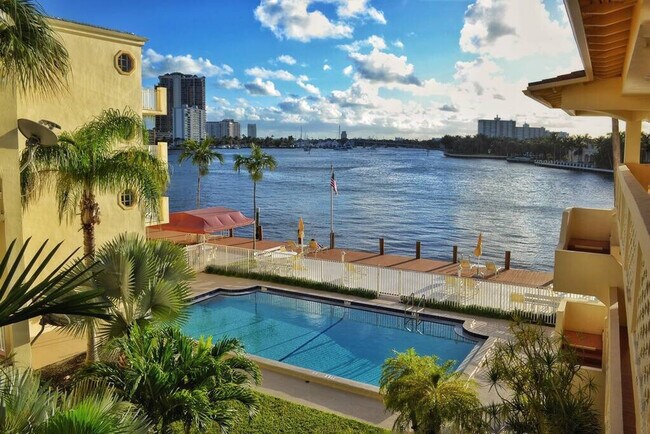Building Photo - 2908 Bayshore Dr