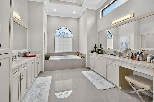 Building Photo - 16892 Strasbourg Ln