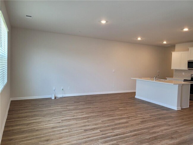 Building Photo - 310 Sound Cir