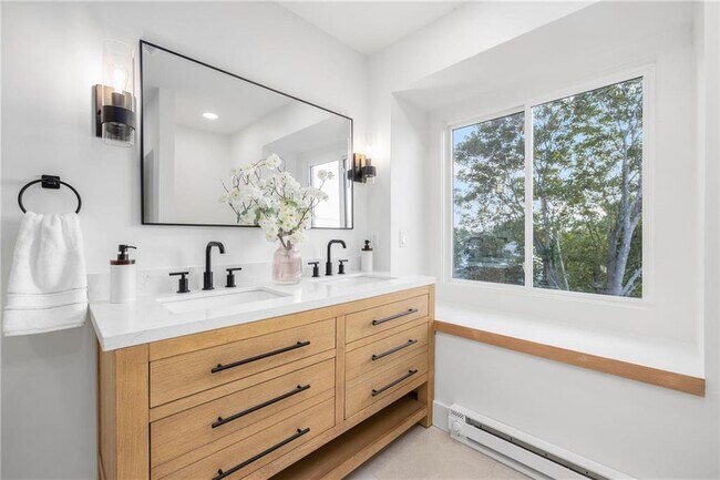 Building Photo - 7 Sheffield Ave