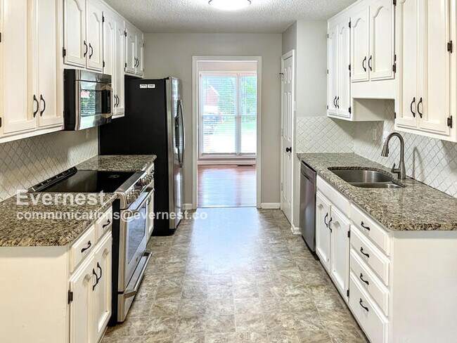 Building Photo - 128 Pebblebrook Cir