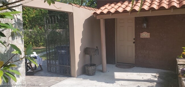 Building Photo - 2650 Lakeview Dr
