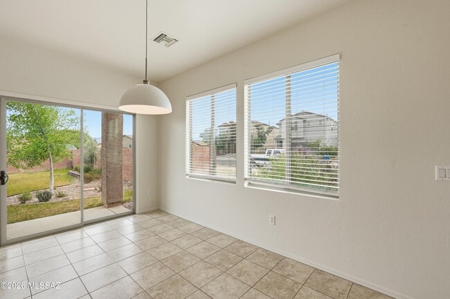 Building Photo - 584 N Highlands Grove Ln