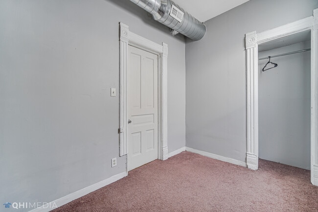 Building Photo - 1650 N Oakley Ave