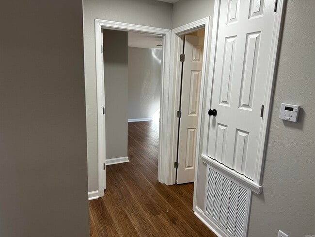 Building Photo - 6 Hiland Pl