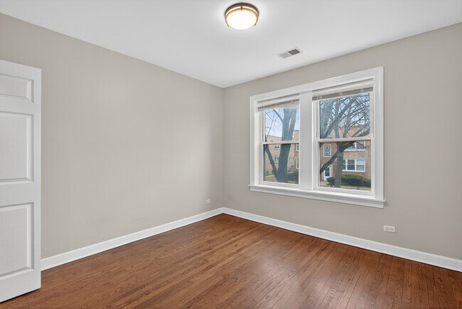 Building Photo - 9100 Lamon Ave