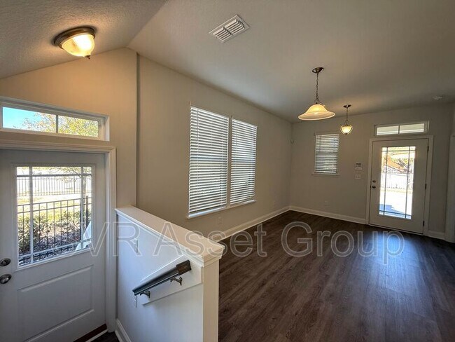 Building Photo - 2970 College St