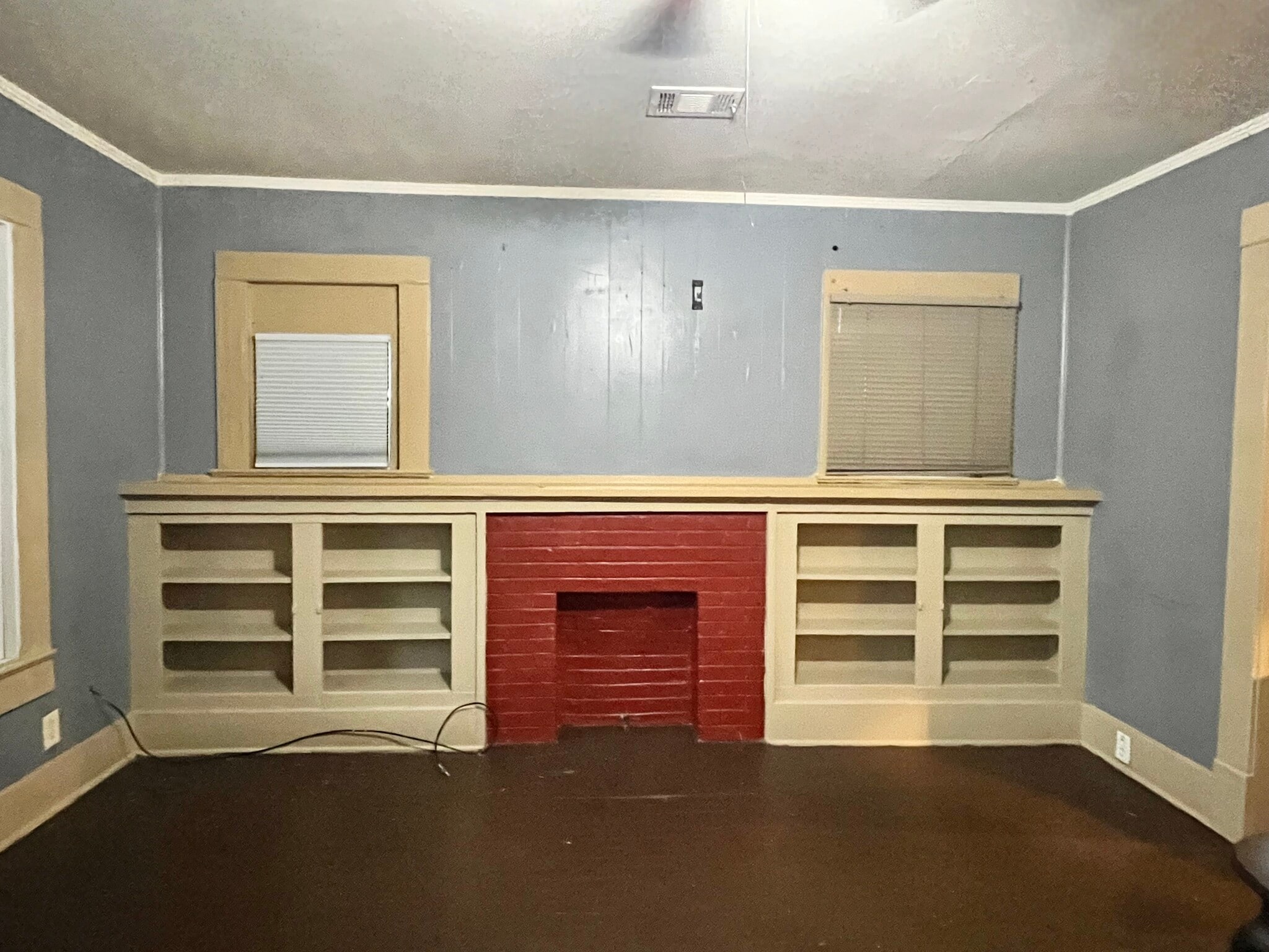 Spacious Living room - 2201 N I St