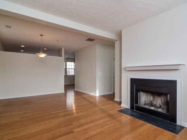 Building Photo - 142 Weatherstone Square Dr