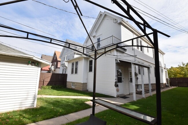 Building Photo - 1567 S 77th St