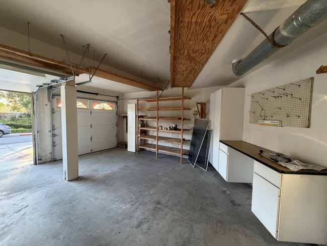 Building Photo - 2 Chickadee Ln