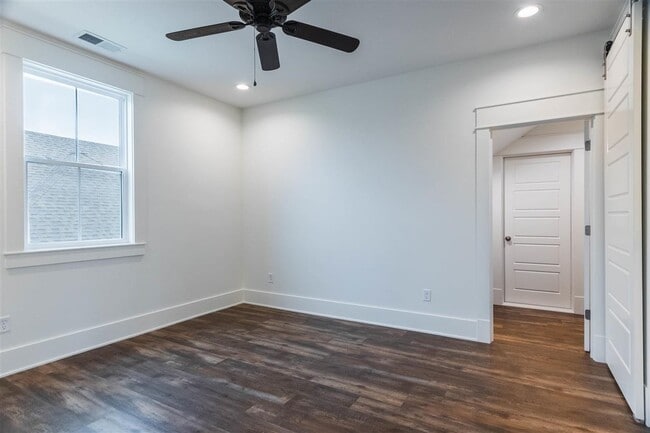 Building Photo - 414 Traditions Blvd