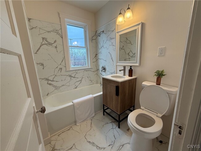 Building Photo - 2817 Milton Ave