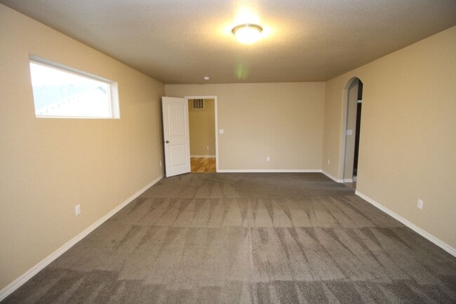 Building Photo - Beautiful 3bdrm 3bath home in Gold Hill Mesa