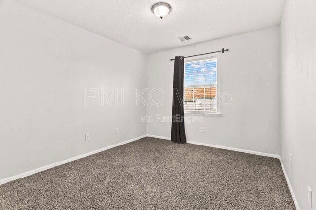 Building Photo - 824 SE 11 Terrace