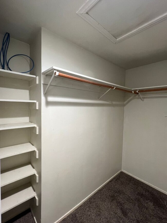 Building Photo - Great home with a Great Family Room