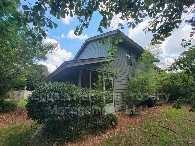 Building Photo - 2612 Fox Ct
