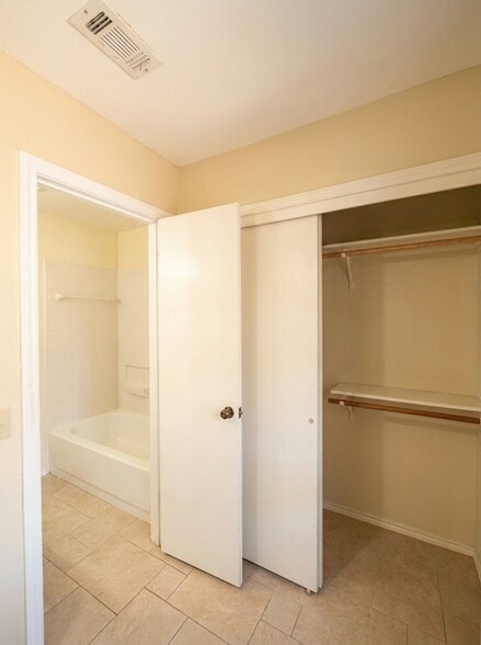 Master Bedroom Closet & Bathroom - 112 Lachite