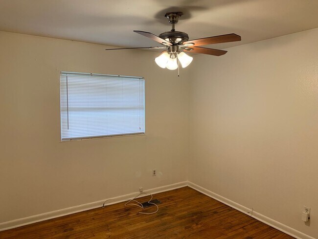 Building Photo - 4/2 House on Atkamire Drive, available now!