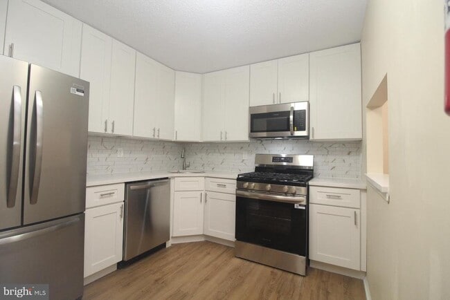 Building Photo - 58 Chambord Ct
