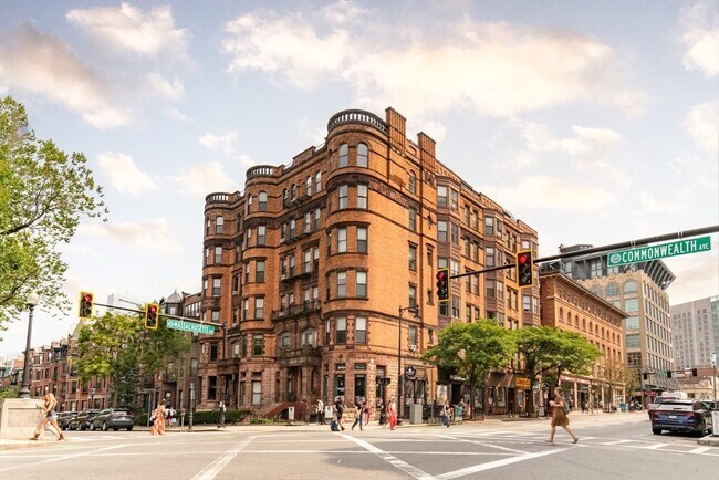 Building Photo - 362 Commonwealth Ave