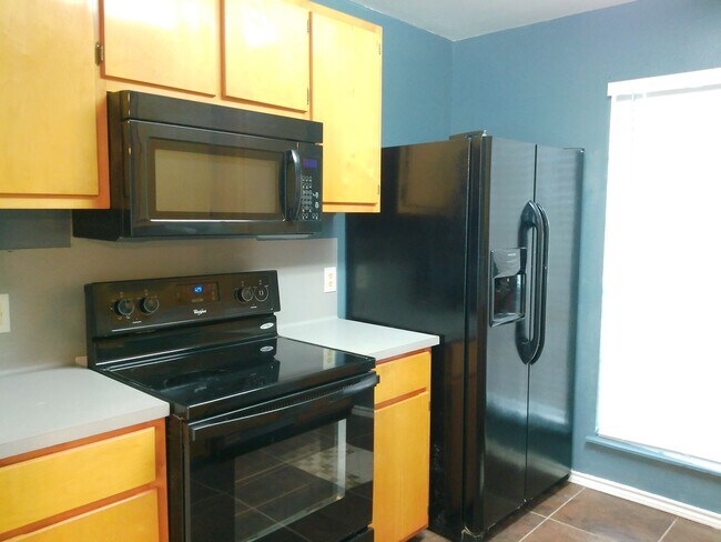 Building Photo - 2600 Alana Ln