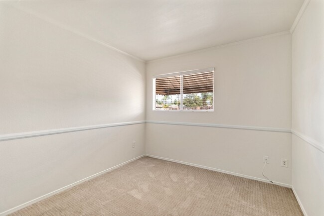 Building Photo - Charming 3-Bedroom Home on Corner Lot in E...