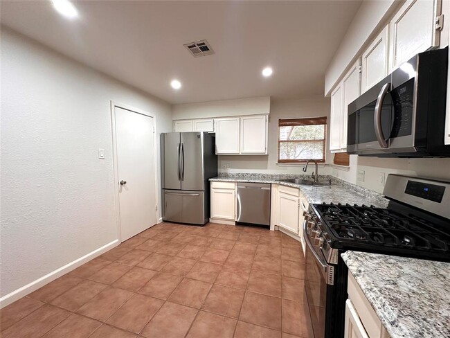 Building Photo - 2711 Wilcrest Dr