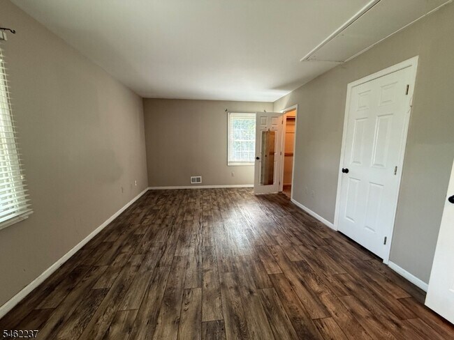 Building Photo - 5010 Bryant Dr