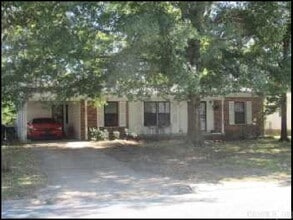Building Photo - 303 Brookside Dr