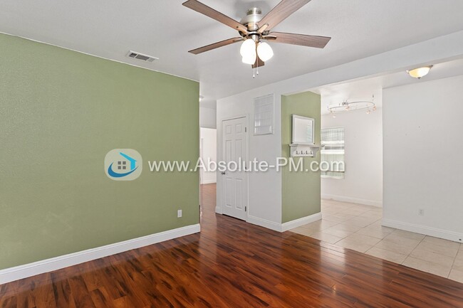 Building Photo - Amazing 2 Bed 2 Bath Newly Upgraded Unit i...